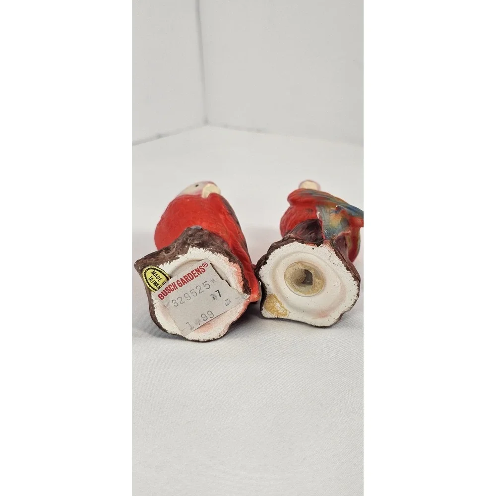 Vintage Salt‎ And Pepper Shakers Parrot Macaw Red from Mandalay Bay Casino